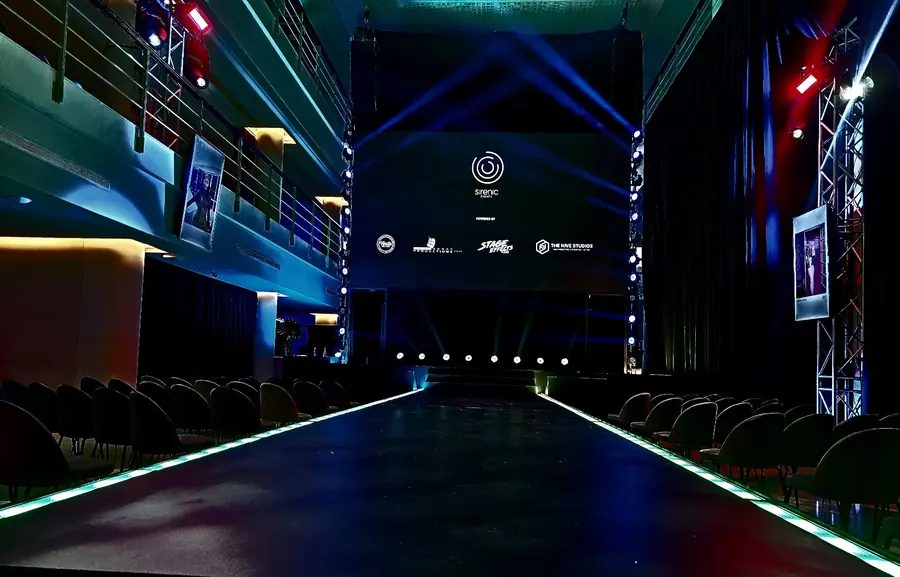 Sirenic stage runway